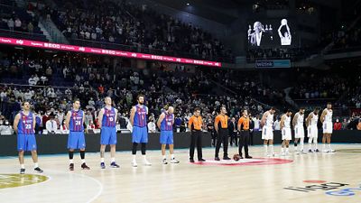 Minuto de silencio por Gento y Alocén