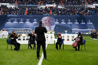 el santiago bernabéu brindó un homenaje a paco gento