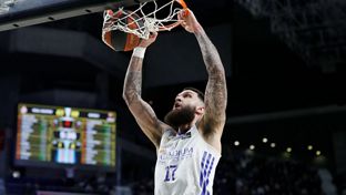 League leaders lose the Clásico