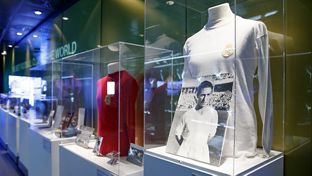 Ausstellung zu Ehren Gentos in der Tour Bernabéu