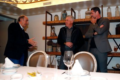 ancelotti recibe la insignia de oro y brillantes de la asociación de exjugadores del real madrid