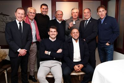 ancelotti recibe la insignia de oro y brillantes de la asociación de exjugadores del real madrid