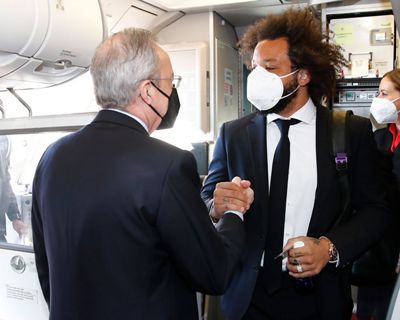 el presidente viaja con el equipo a parís