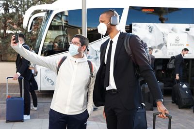 llegada del real madrid de baloncesto a granada