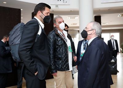 el presidente con el equipo en granada