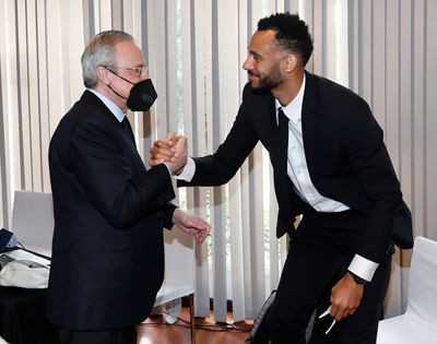 el presidente con el equipo en granada