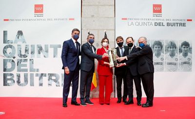 acto de entrega del premio internacional del deporte a la quinta del buitre