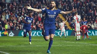 Un gol de Benzema da la victoria al líder