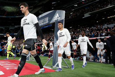 mensaje de apoyo a ucrania en el santiago bernabéu