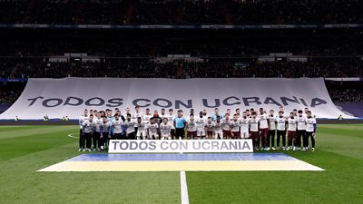 Mensaje de apoyo a Ucrania en el Santiago Bernabéu