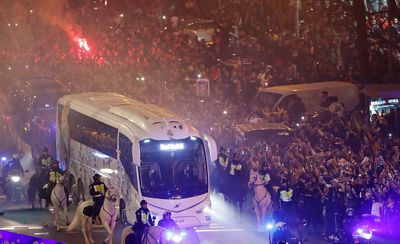 llegada del real madrid al estadio santiago bernabéu