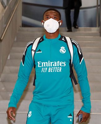 llegada del real madrid al estadio santiago bernabéu