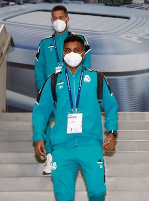 llegada del real madrid al estadio santiago bernabéu