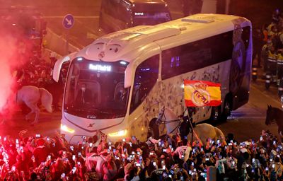 llegada del real madrid al estadio santiago bernabéu