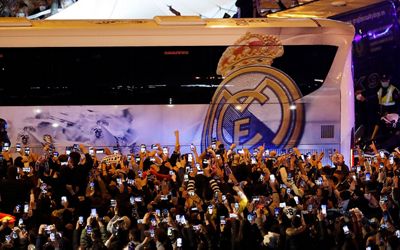 llegada del real madrid al estadio santiago bernabéu