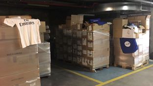 La Fundación Real Madrid envía 13.300 prendas de ropa deportiva y balones para la acogida a los refugiados