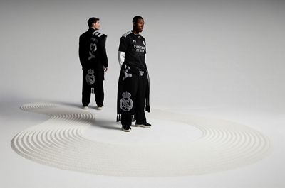 el real madrid presenta la camiseta de edición limitada por su 120 aniversario