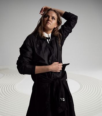 el real madrid presenta la camiseta de edición limitada por su 120 aniversario