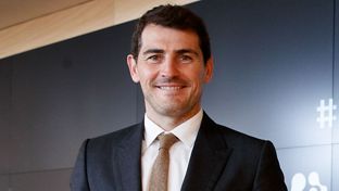 Casillas, Arbeloa, Roberto Carlos und Felipe Reyes, mit der Spendenaktion der Stiftung für die Ukraine