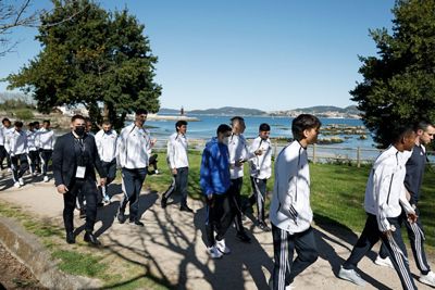 los jugadores dieron un paseo antes del partido contra el celta