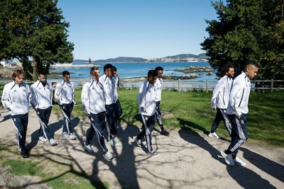 los jugadores dieron un paseo antes del partido contra el celta