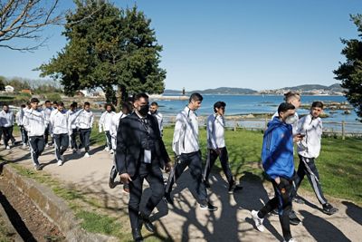 los jugadores dieron un paseo antes del partido contra el celta