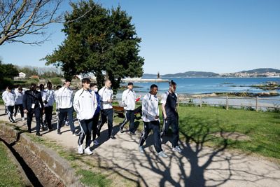 los jugadores dieron un paseo antes del partido contra el celta