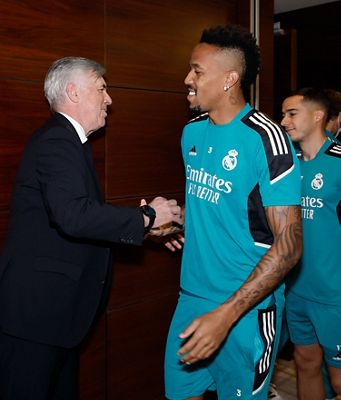 ancelotti saludó a la plantilla en el hotel de concentración