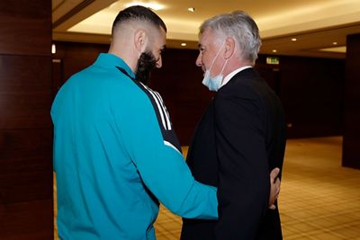 ancelotti saludó a la plantilla en el hotel de concentración