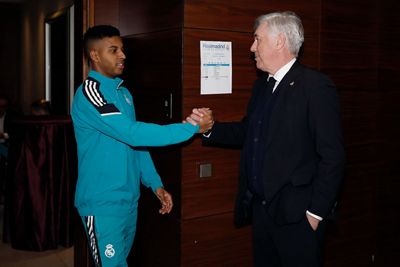 ancelotti saludó a la plantilla en el hotel de concentración