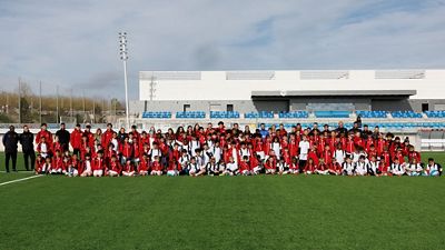 Nacho meets the participants of the Foundation's clinics in the United States.