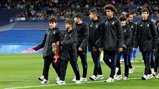 Inside Real Madrid: La emoción del Infantil B al ofrecer el título de LaLiga Promises al madridismo