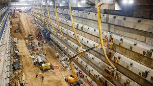 El Santiago Bernabéu del siglo XXI: avanza la viga corona y el impactante invernadero del césped
