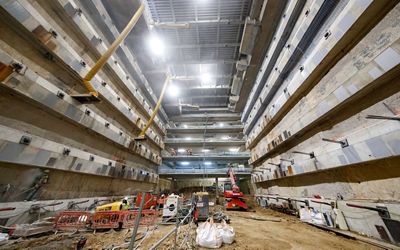 el santiago bernabéu del siglo xxi avanza la viga corona y el impactante invernadero del césped