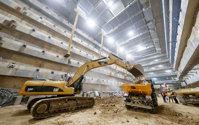 el santiago bernabéu del siglo xxi avanza la viga corona y el impactante invernadero del césped