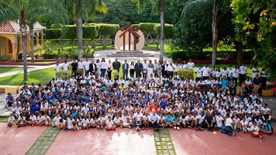 El secretario de Estado José Manuel Franco y el viceministro de Deportes dominicano visitan una de las escuelas de la Fundación en Santo Domingo