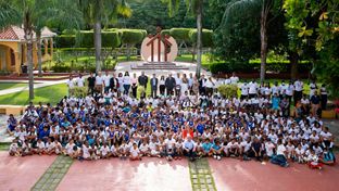 Spain's Secretary of State for Sport José Manuel Franco and Dominican Republic's Vice-Minister of Sports visit one of Foundation's schools in Santo Domingo