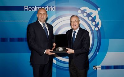 el presidente de bulgaria visita las obras del santiago bernabéu con florentino pérez
