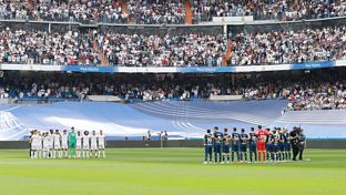Minuto de silencio en el Santiago Bernabéu