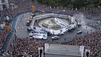 O madridismo festeja a 35ª Liga em Cibeles