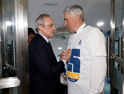 el presidente felicitó a los campeones en el vestuario