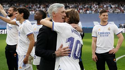 Inside Real Madrid: Ancelotti agradece el título a sus jugadores y acaba bailando con sus colaboradores
