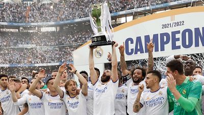 Inside Real Madrid: Benzema disfruta como si fuera él cuando sus compañeros alzan la Liga uno por uno