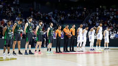 Minuto de silencio en el WiZink Center por Freddy Rincón y Fernando Túnez