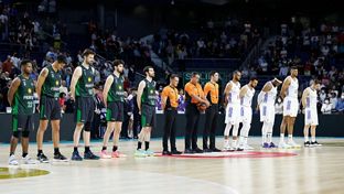 Minuto de silencio en el WiZink Center por Freddy Rincón y Fernando Túnez