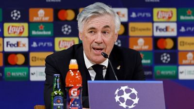 Ancelotti: “El mérito pasa por estos jugadores, por una afición que empuja, por el peso de esta camiseta y la historia del club'