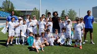 Los jugadores saludaron a los niños del clínic de la Fundación y Caioba