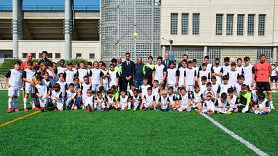 Arbeloa visita la escuela sociodeportiva de la Fundación en San Fernando de Henares