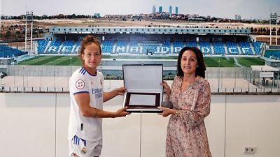 Homenaje a Babett Peter en su despedida del fútbol profesional