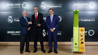 La Fundación Real Madrid y AMBILAMP colaboran en la educación para el reciclaje